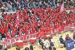 ag体育管理_主场施压效果显著，攻防衔接紧密(主场作战是球队表现的重要优势因素,这种效应是)